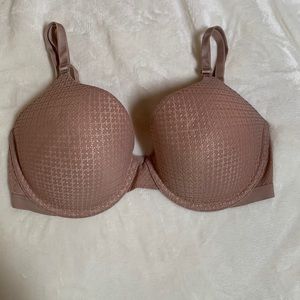 Victoria’s Secret T-shirt bra- semi Demi 32DDD
